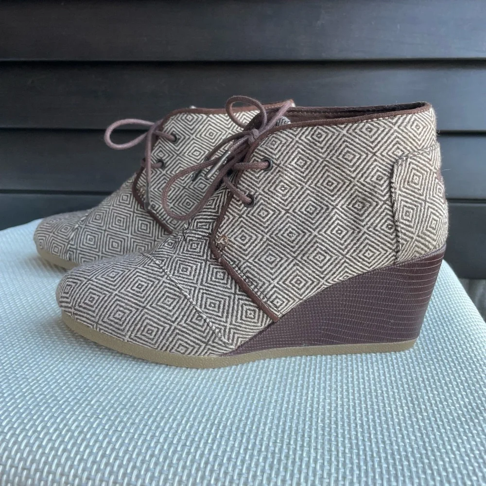 Tom’s Brown Wedge Heel Lace Up booties Size 7